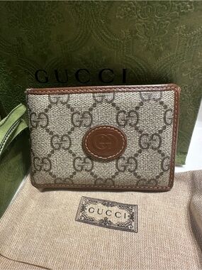 Gucci GG Supreme Bifold Wallet — Men’s — Beige/Brown